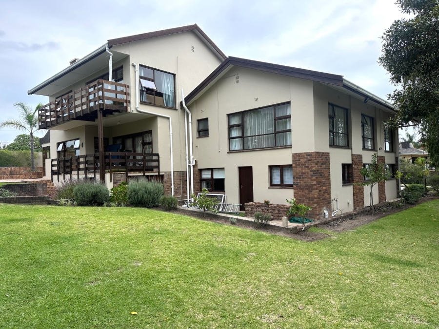6 Bedroom Property for Sale in Dormehls Drift Western Cape